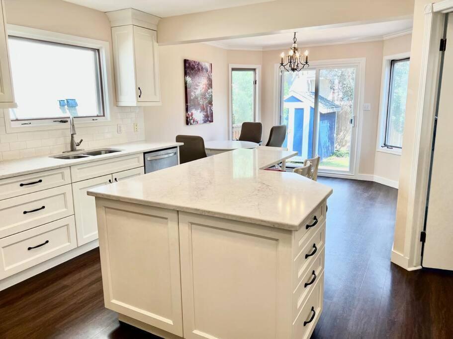 Crescent Heights Majesty Villa Calgary Exterior photo